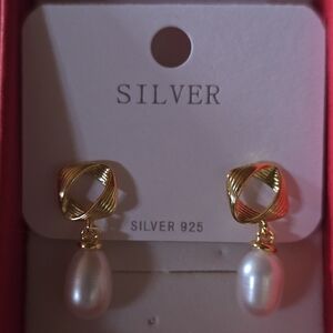 Elegant Gold and Pearl Drop Earrings